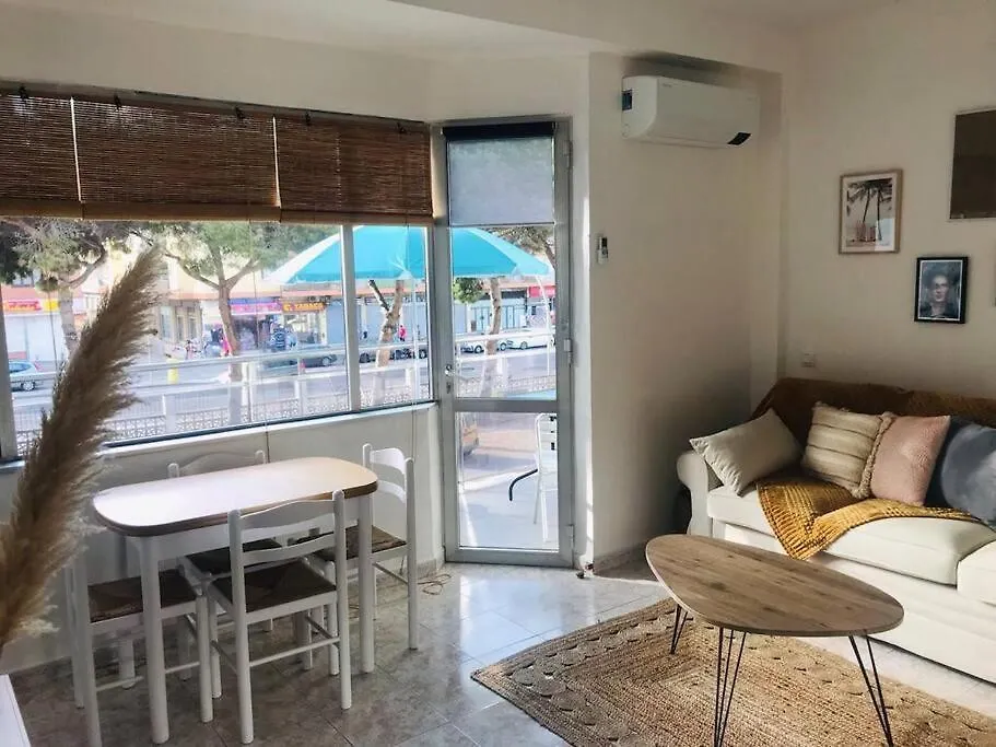 Las Tres Palmeras - Parking Privado Lloret de Mar